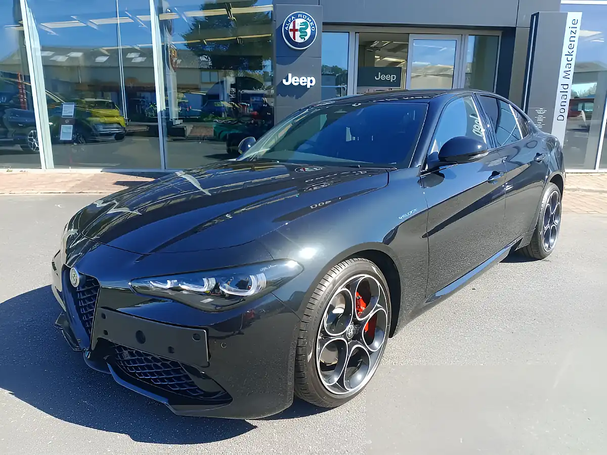 Used 2025 Alfa Romeo Giulia Veloce Black - Front View