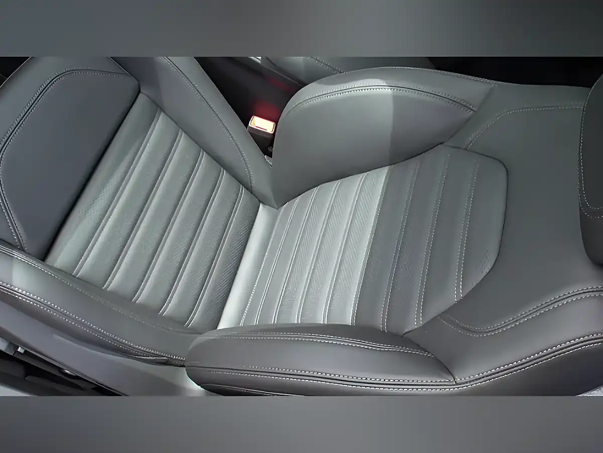 Used 2025 Alfa Romeo Giulia Veloce Black - Interior and Exterior details 10