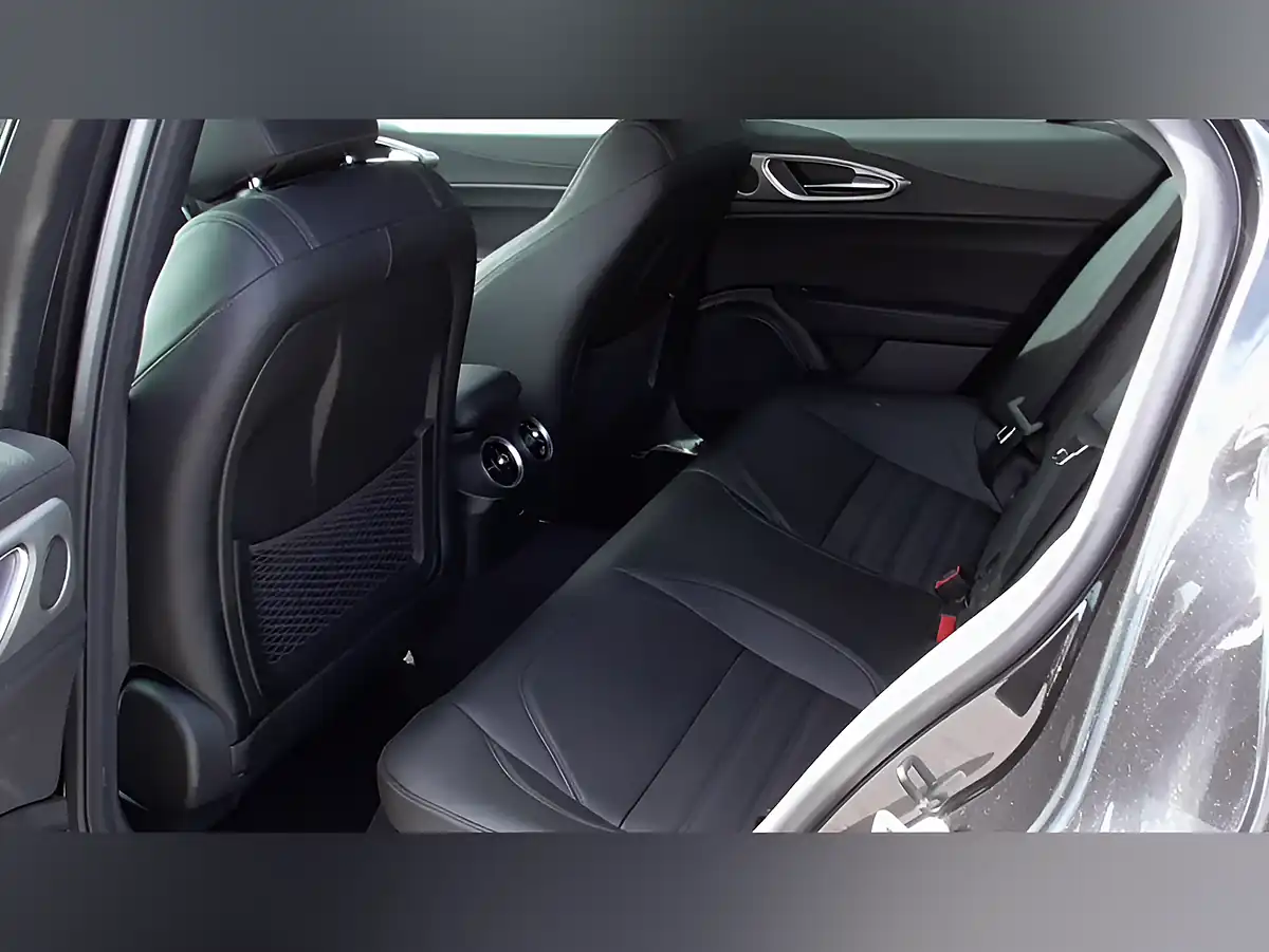 Used 2025 Alfa Romeo Giulia Veloce Black - Interior and Exterior details 13