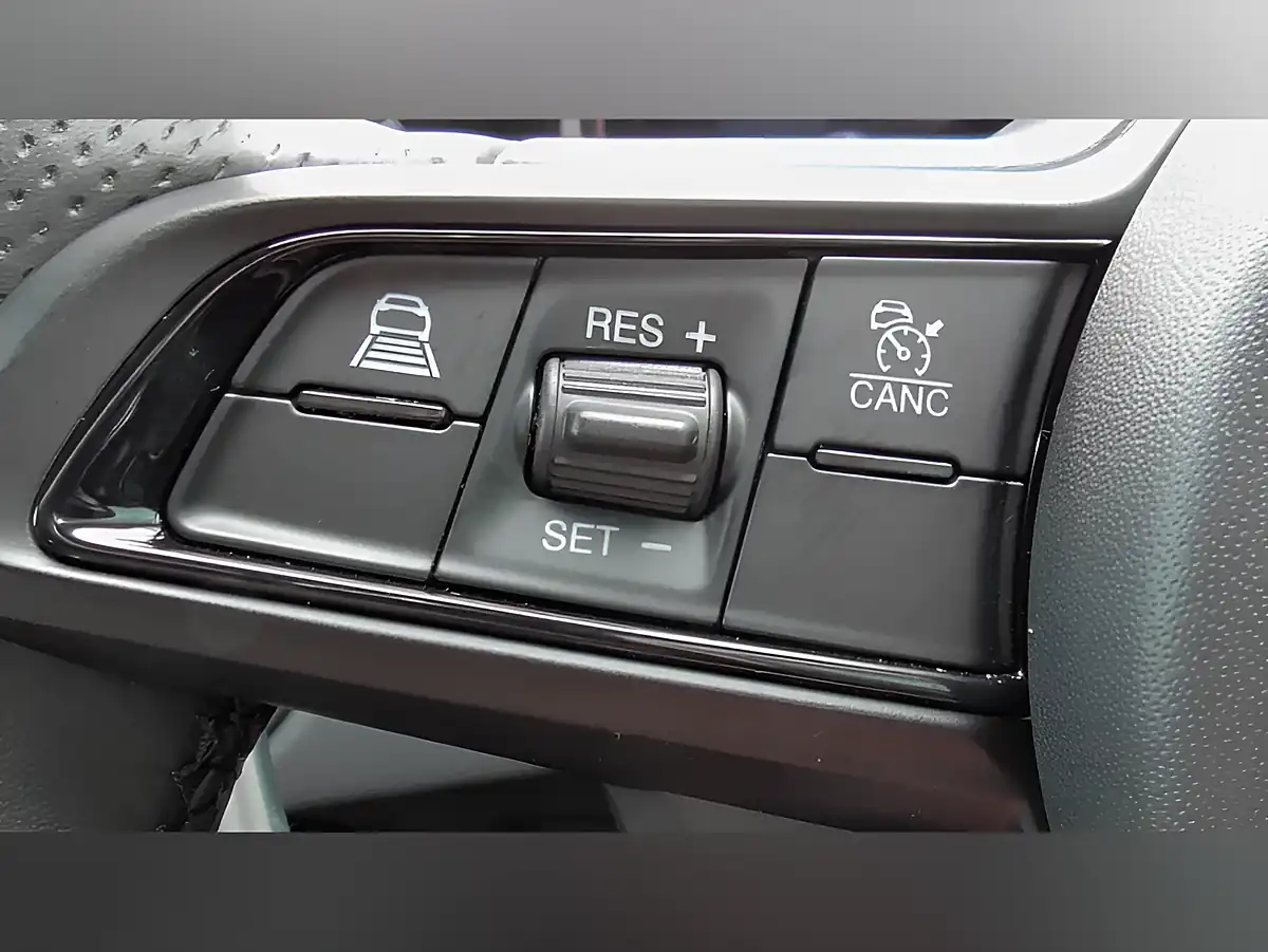 Used 2025 Alfa Romeo Giulia Veloce Black - Interior and Exterior details 18