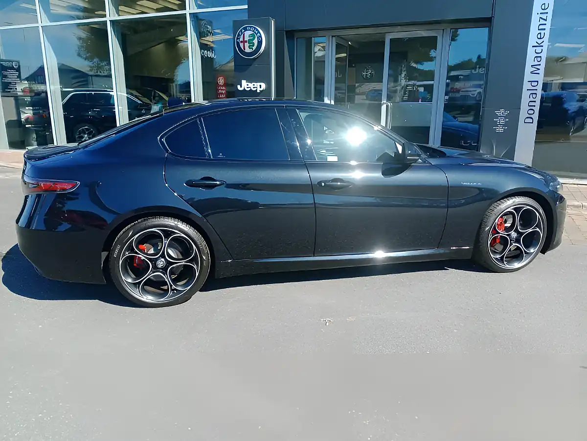 Used 2025 Alfa Romeo Giulia Veloce Black - Interior and Exterior details 2