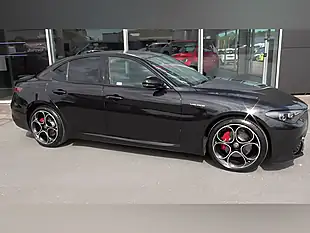Used 2025 Alfa Romeo Giulia Veloce Black - Interior and Exterior details 5