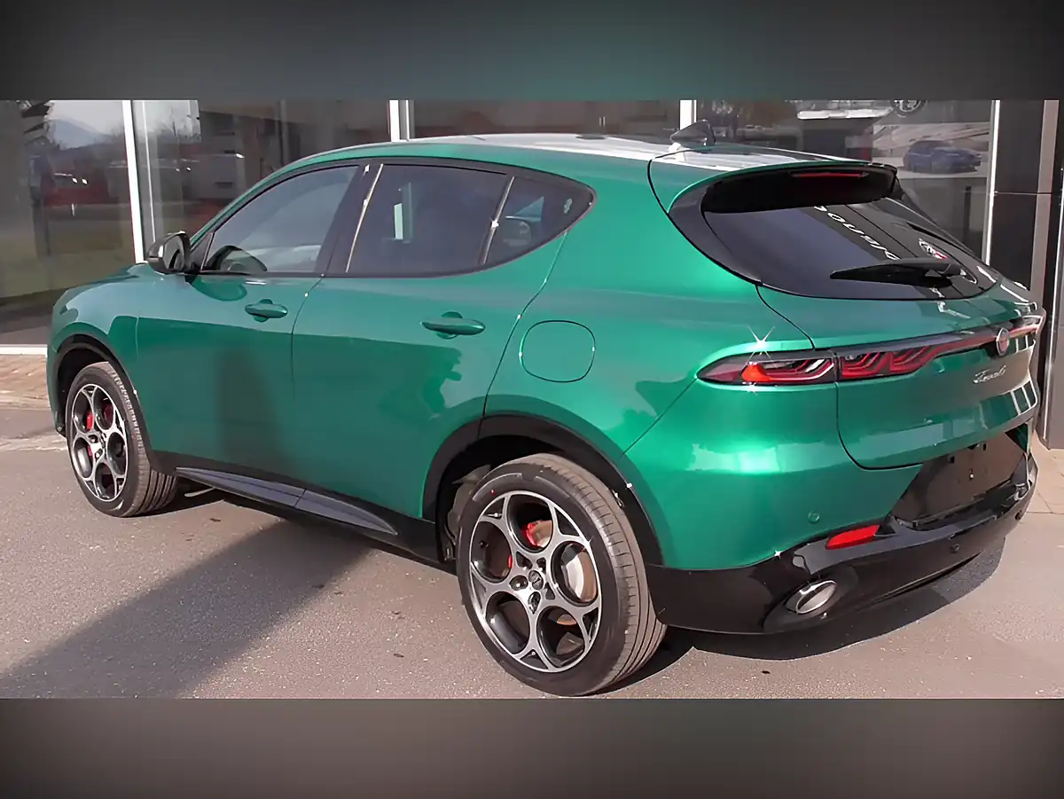 Used 2025 Alfa Romeo Tonale Veloce Green - Interior and Exterior details 2