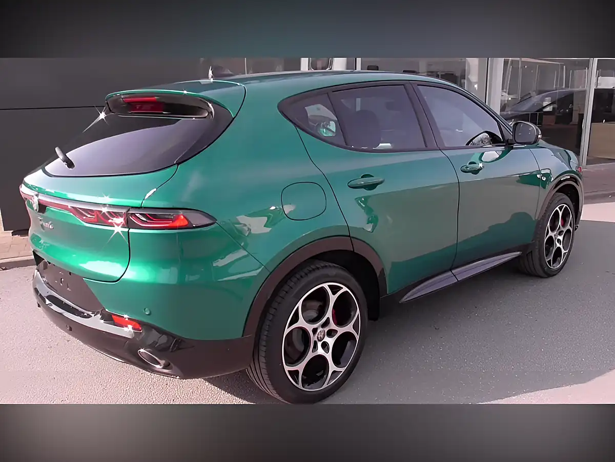 Used 2025 Alfa Romeo Tonale Veloce Green - Interior and Exterior details 3