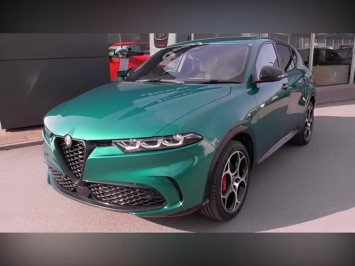 Used 2025 Alfa Romeo Tonale Veloce Green - Interior and Exterior details 4