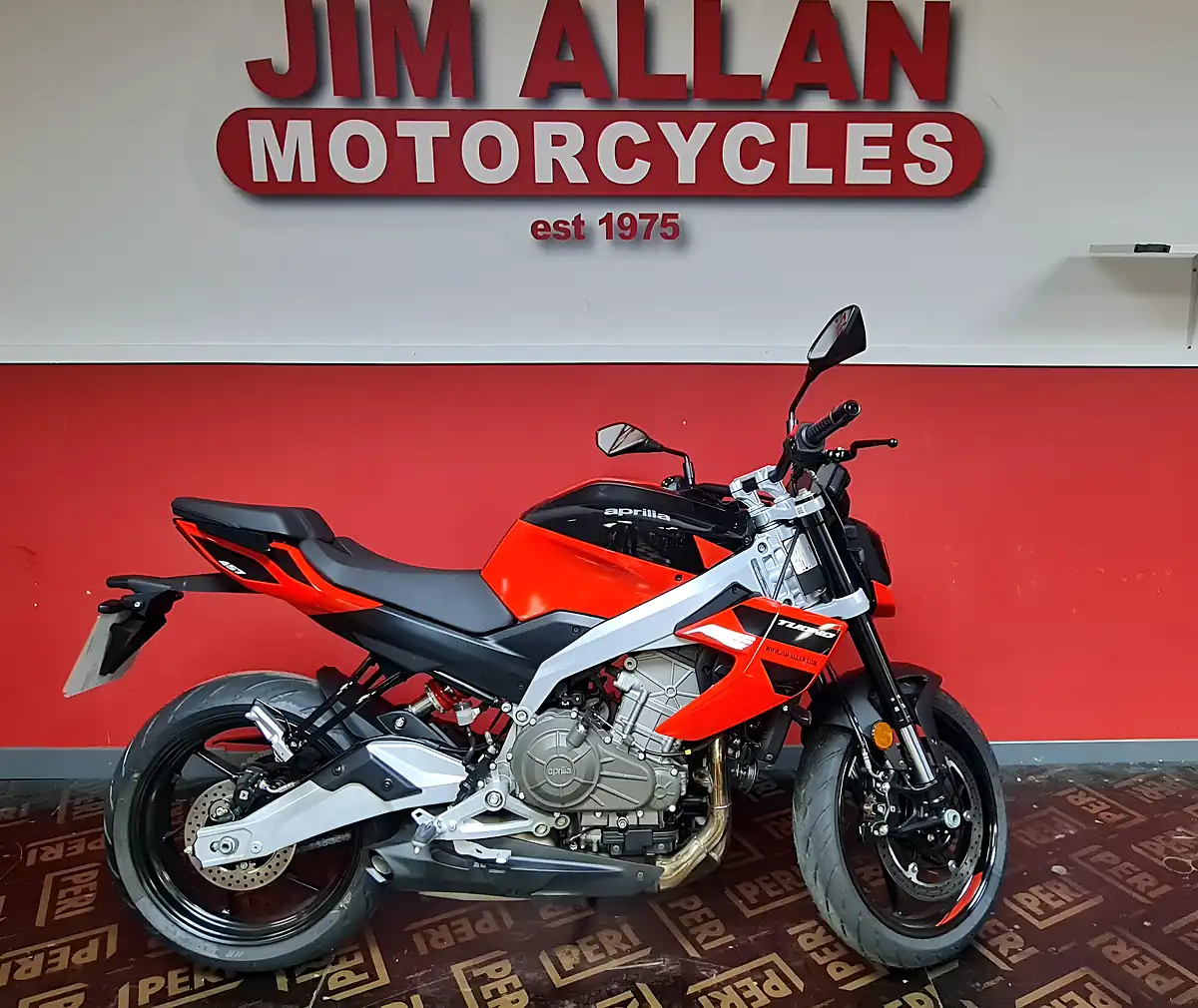 Used 2025 Aprilia Tuono 457 Piranha Red - Front View
