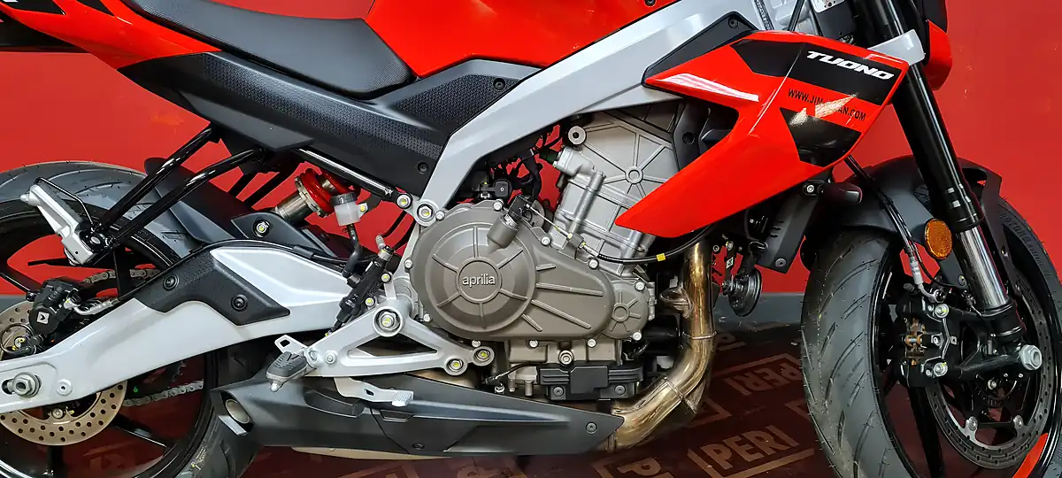 Used 2025 Aprilia Tuono 457 Piranha Red - Interior and Exterior details 5