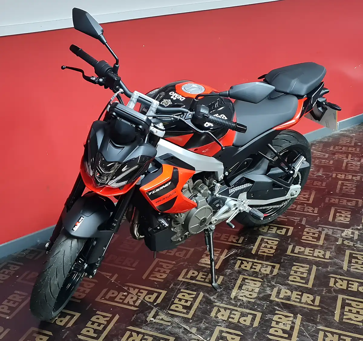 Used 2025 Aprilia Tuono 457 Piranha Red - Interior and Exterior details 8