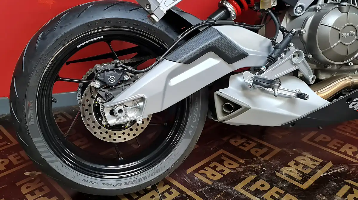 Used 2025 Aprilia Tuono 660 Red - Interior and Exterior details 7