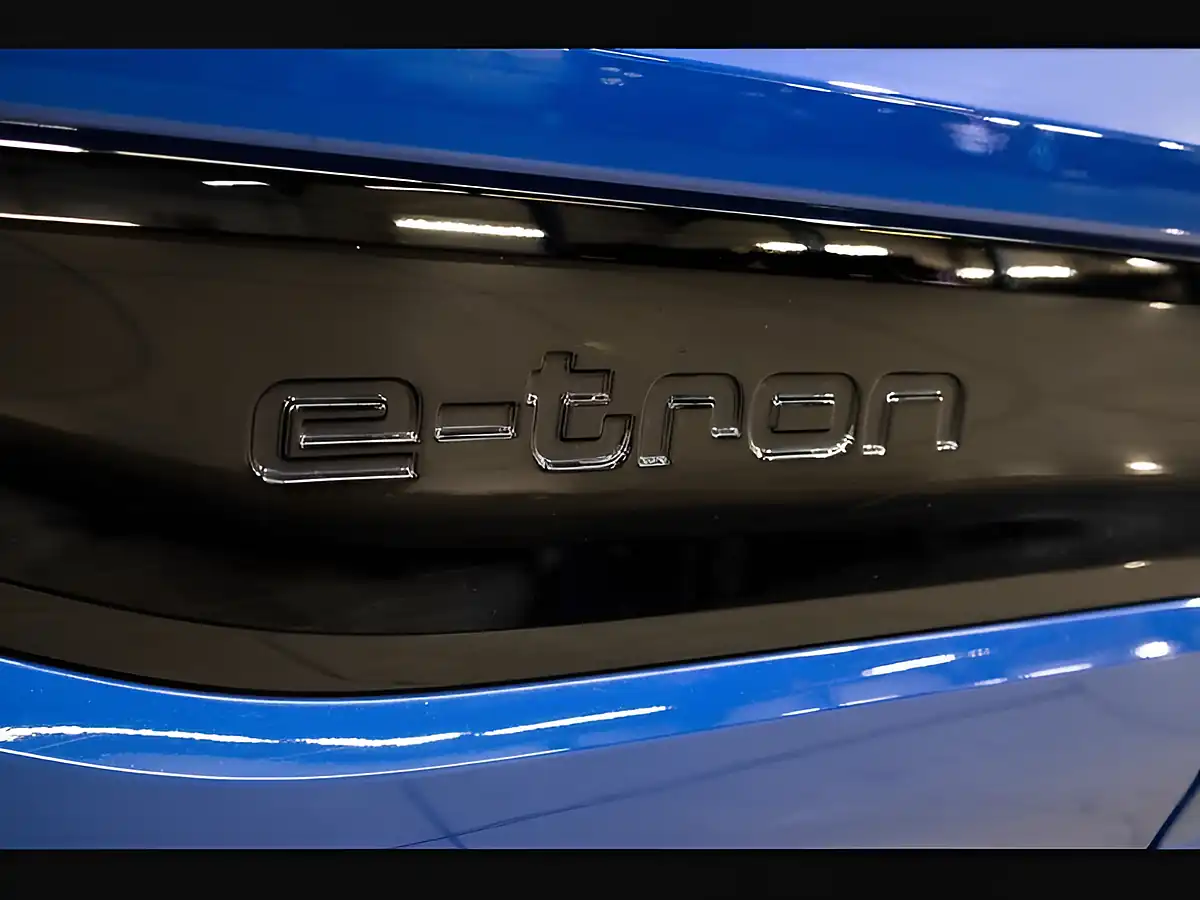 Used 2025 Audi Q6 Performance Edition 1 Blue - Interior and Exterior details 19