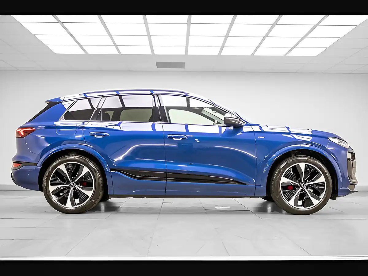 Used 2025 Audi Q6 Performance Edition 1 Blue - Interior and Exterior details 7