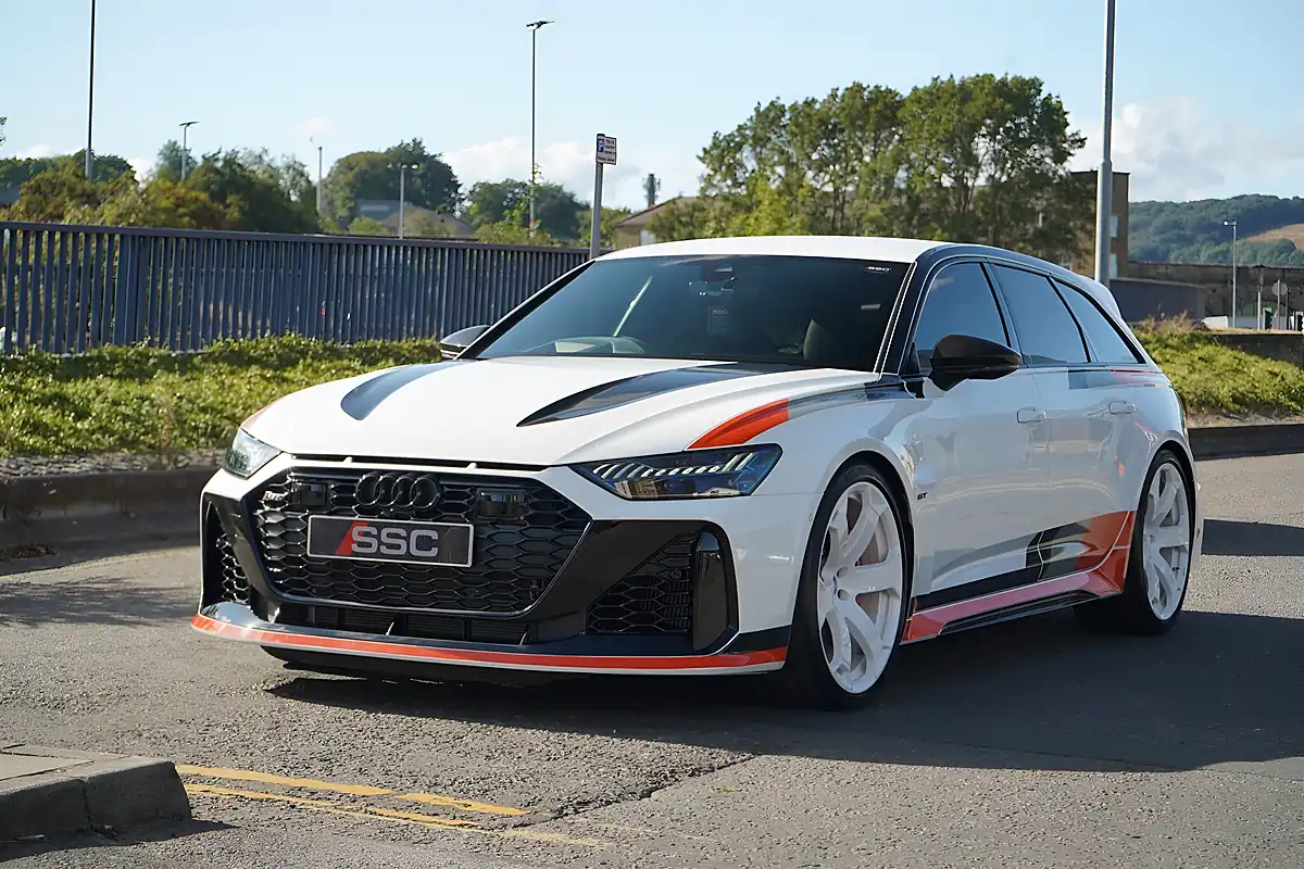 Used 2025 Audi RS6 Avant GT White - Interior and Exterior details 6