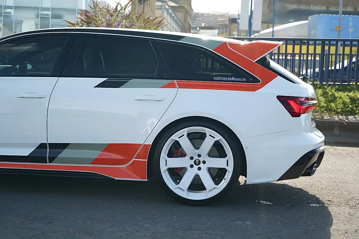 Used 2025 Audi RS6 Avant GT White - Interior and Exterior details 9