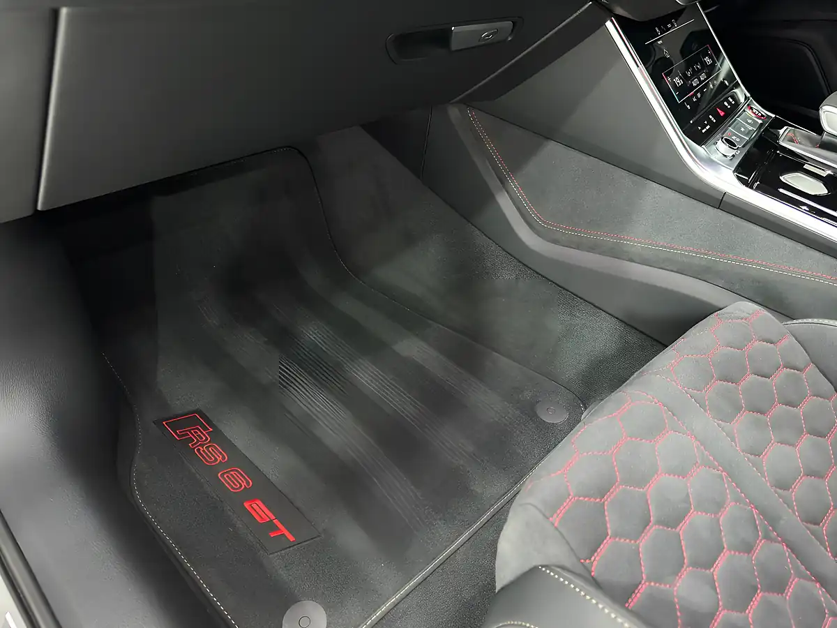 Used 2025 Audi RS6 Avant GT White - Interior and Exterior details 9