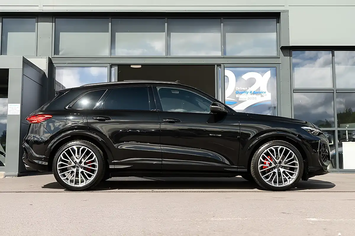 Used 2025 Audi SQ5 S Edition 1 Black - Interior and Exterior details 4