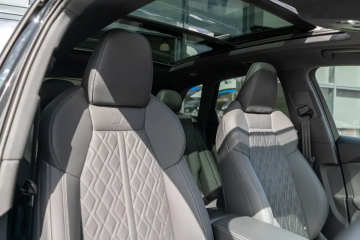 Used 2025 Audi SQ5 S Edition 1 Black - Interior and Exterior details 6