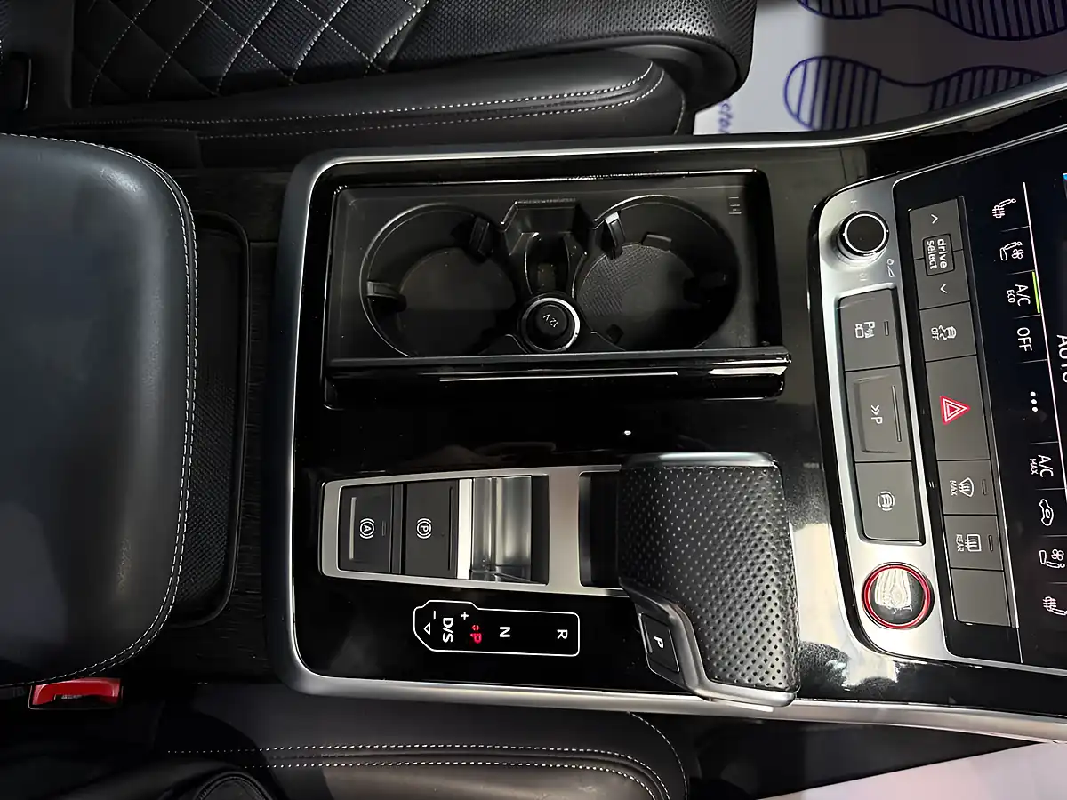 Used 2025 Audi Sq7 Vorsprung Black - Interior and Exterior details 15