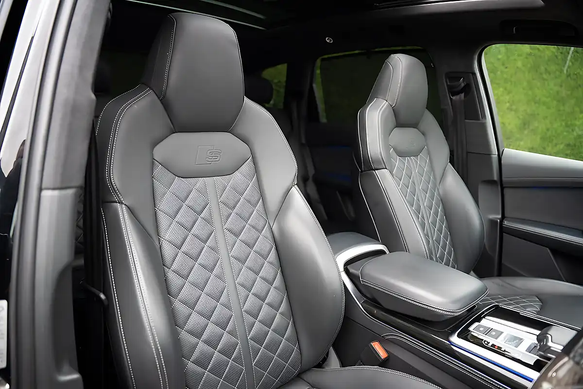 Used 2025 Audi SQ7 Vorsprung Black - Interior and Exterior details 10