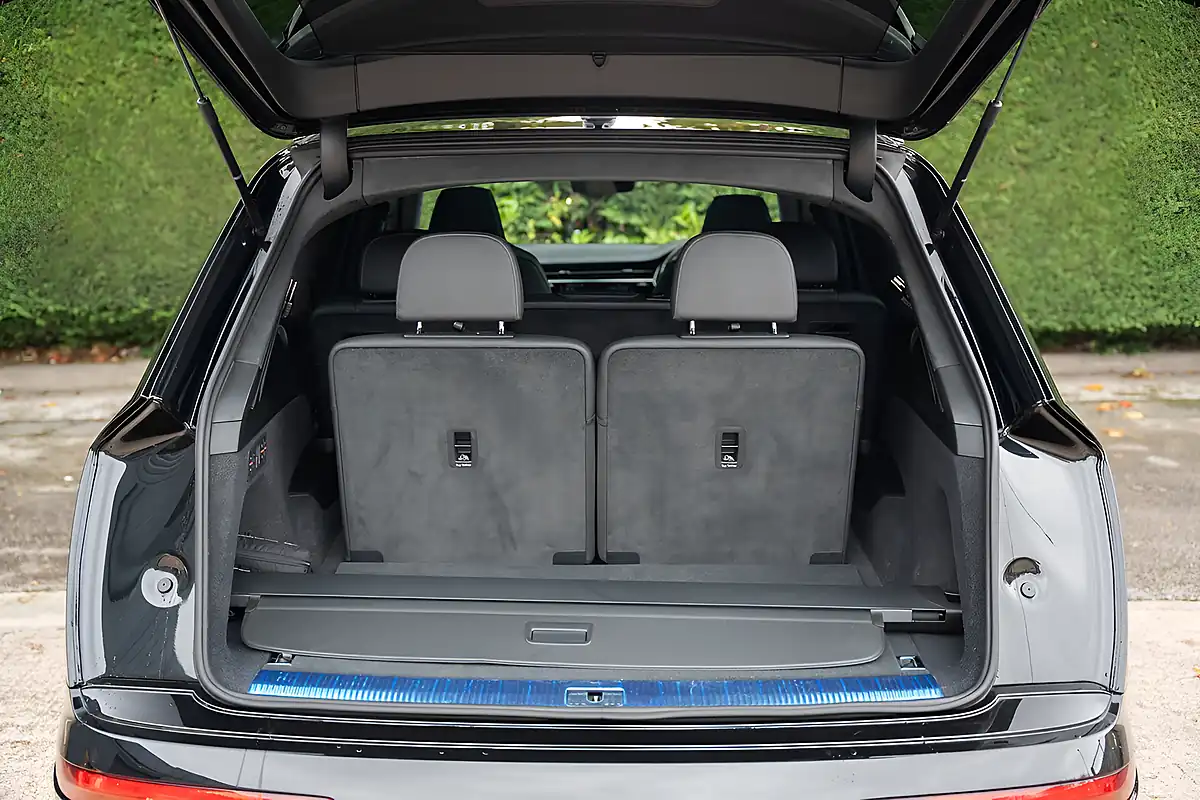 Used 2025 Audi SQ7 Vorsprung Black - Interior and Exterior details 3