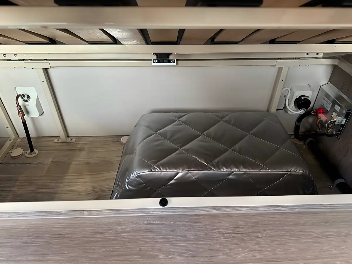 Used 2025 Auto-Sleepers Broadway El - Interior and Exterior details 16