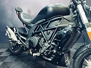 Used 2025 Benelli 502 C Black - Interior and Exterior details 10