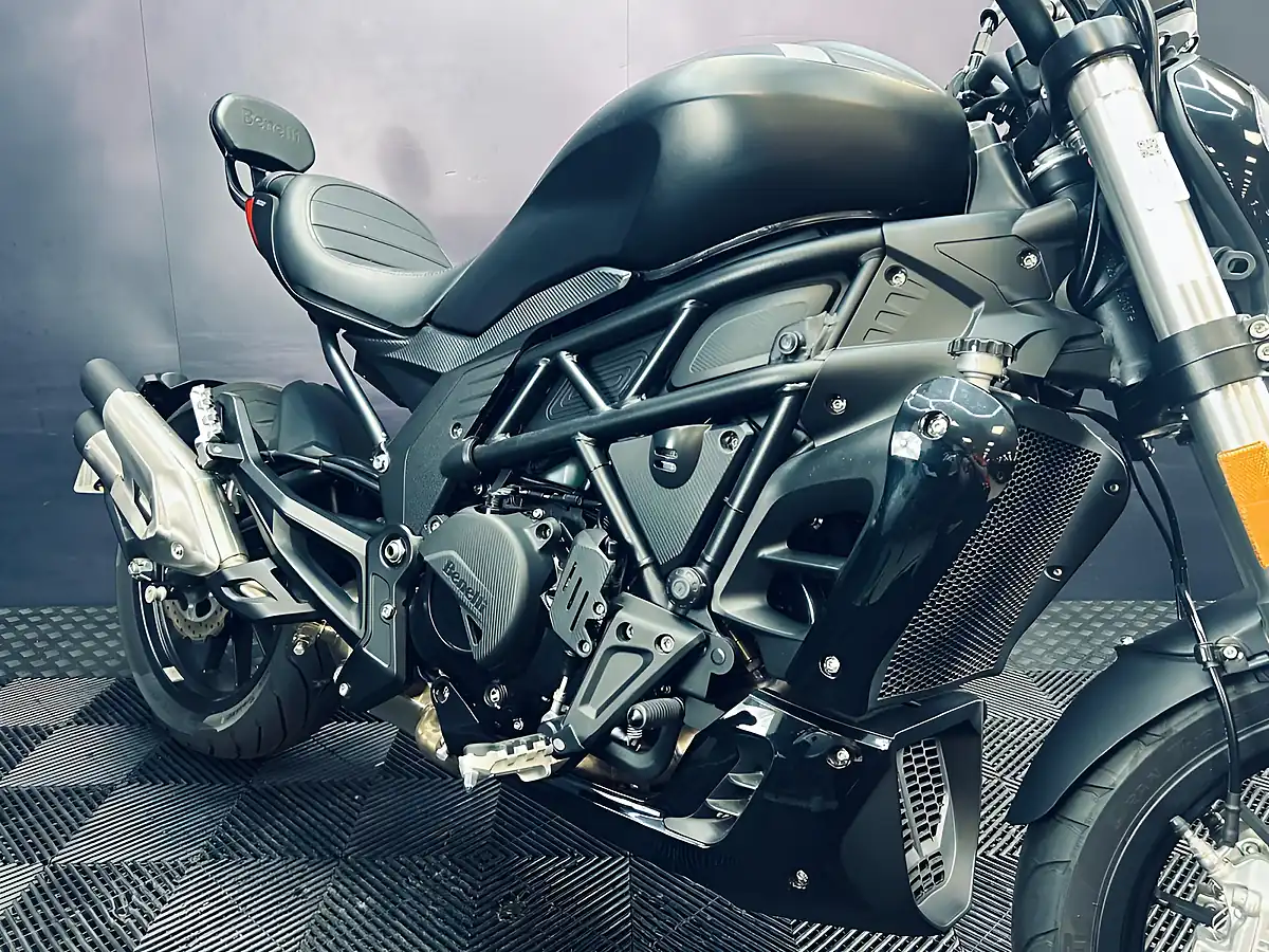 Used 2025 Benelli 502 C Black - Interior and Exterior details 10