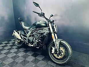 Used 2025 Benelli 502 C Black - Interior and Exterior details 4