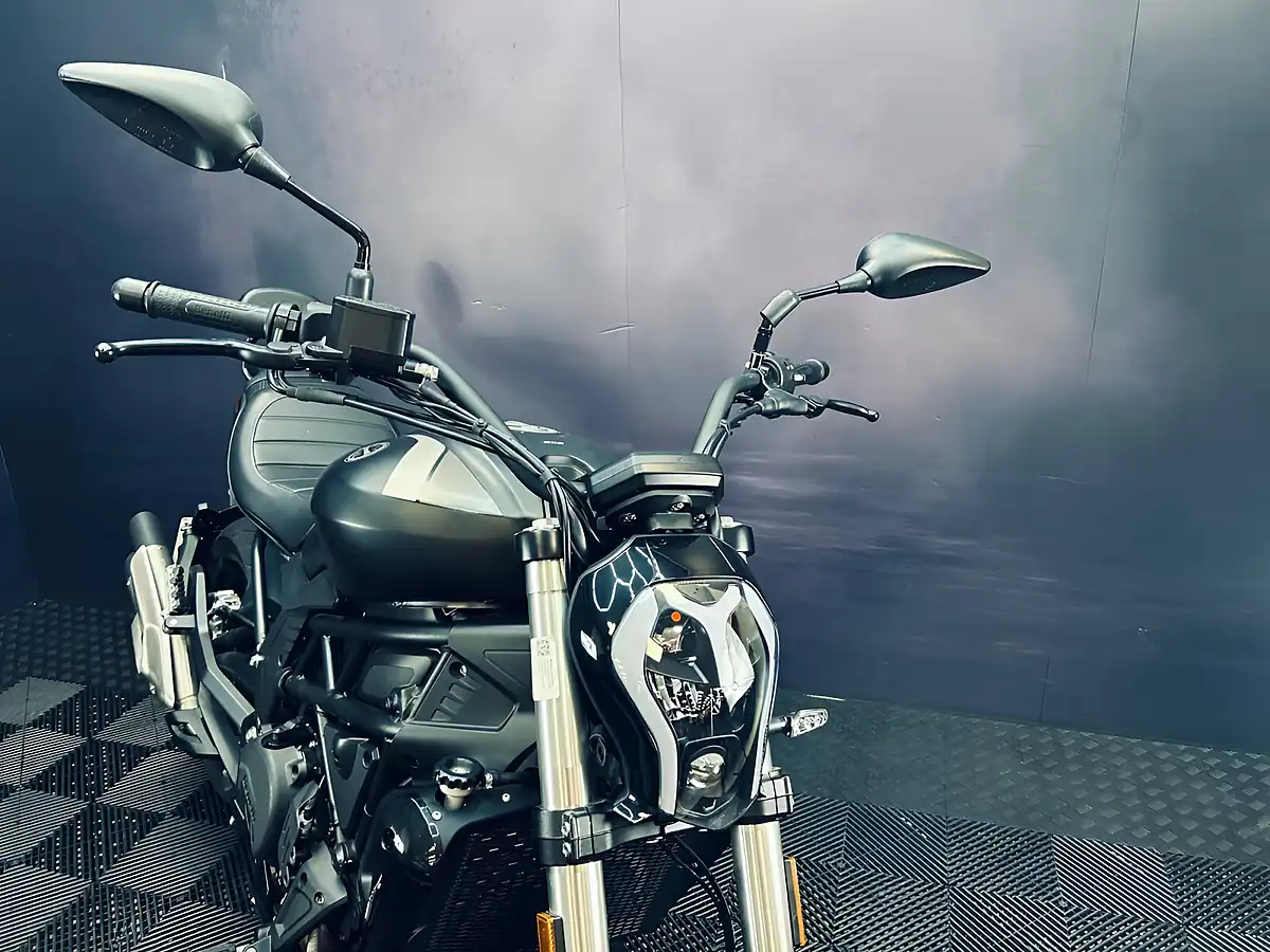Used 2025 Benelli 502 C Black - Interior and Exterior details 8