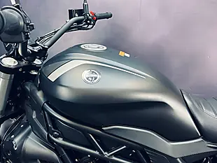 Used 2025 Benelli 502 C Black - Interior and Exterior details 9