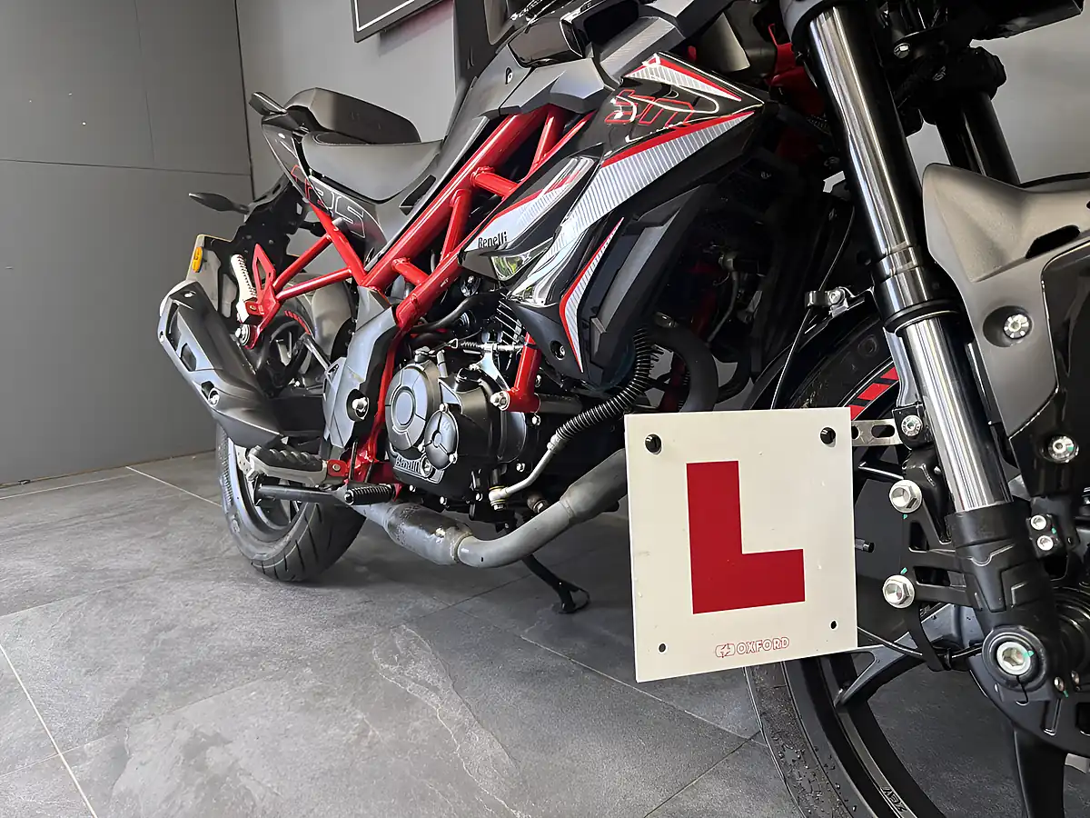 Used 2025 Benelli Bn 125 Black - Interior and Exterior details 10