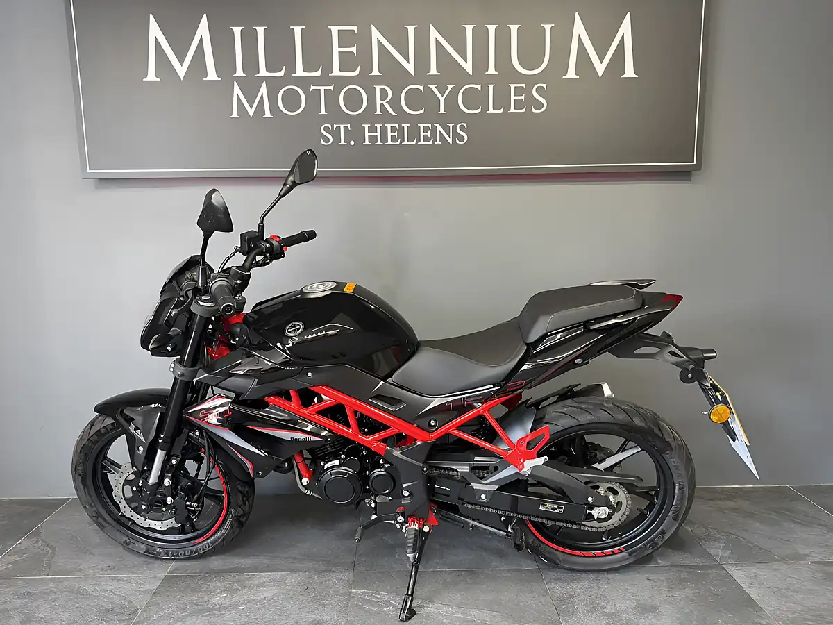 Used 2025 Benelli Bn 125 Black - Interior and Exterior details 12