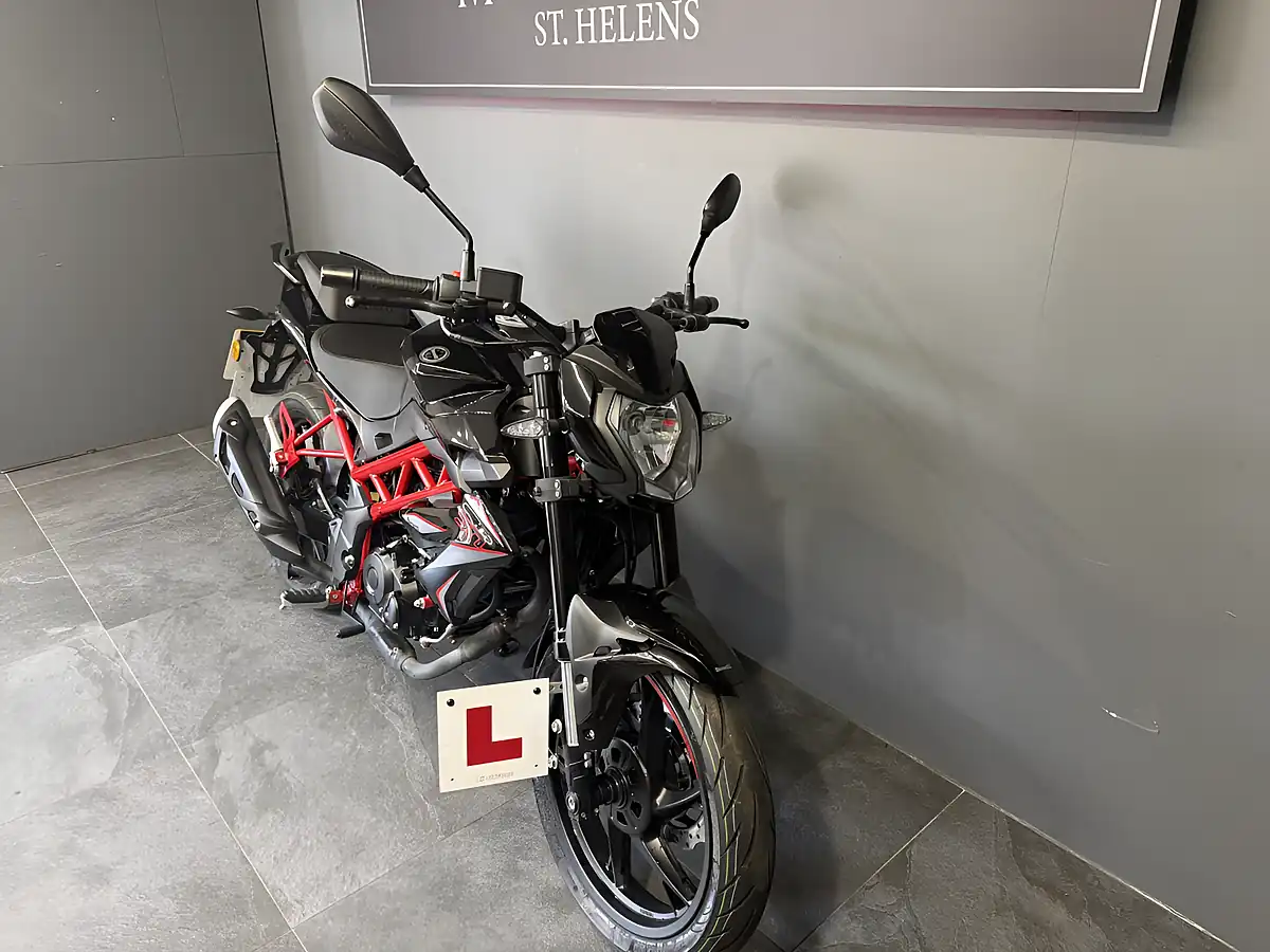 Used 2025 Benelli Bn 125 Black - Interior and Exterior details 2