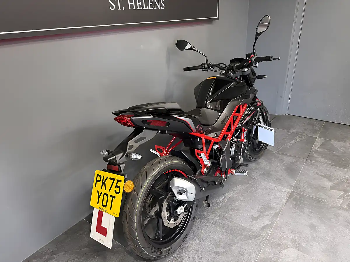 Used 2025 Benelli Bn 125 Black - Interior and Exterior details 3