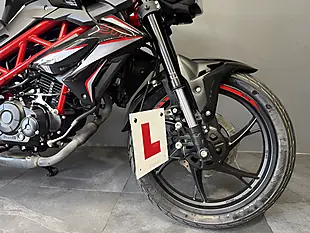 Used 2025 Benelli Bn 125 Black - Interior and Exterior details 4