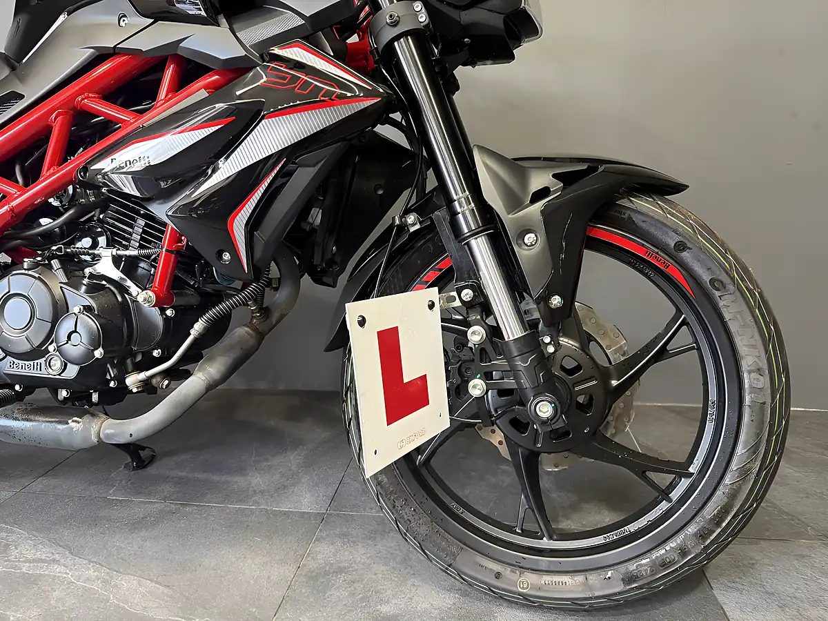 Used 2025 Benelli Bn 125 Black - Interior and Exterior details 4