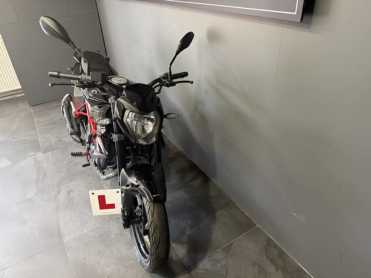 Used 2025 Benelli Bn 125 Black - Interior and Exterior details 8