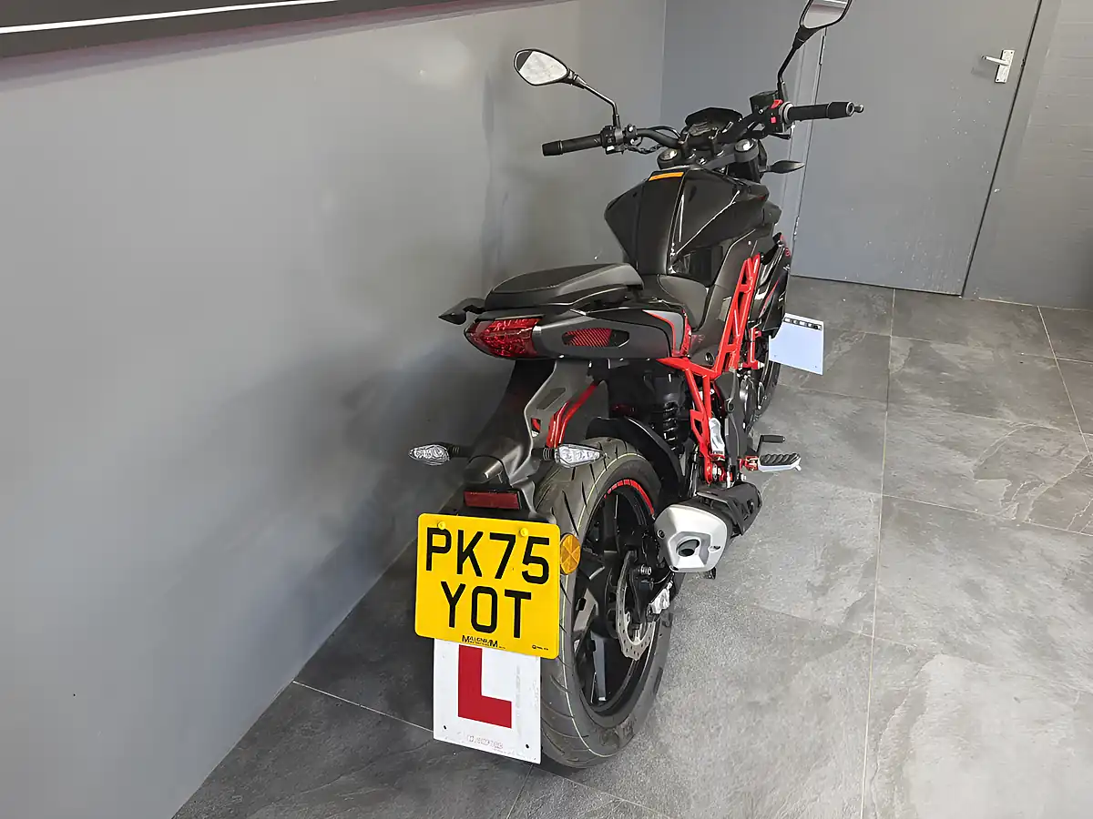 Used 2025 Benelli Bn 125 Black - Interior and Exterior details 9