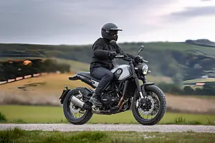 Used 2025 Benelli Leoncino 500 Trail Black - Interior and Exterior details 4