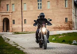 Used 2025 Benelli Leoncino 500 Trail Black - Interior and Exterior details 3