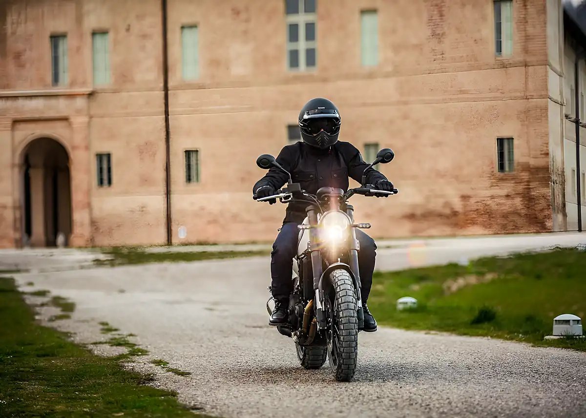 Used 2025 Benelli Leoncino 500 Trail Black - Interior and Exterior details 3