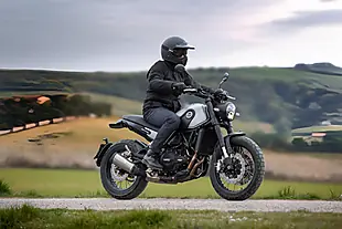 Used 2025 Benelli Leoncino 500 Trail Black - Interior and Exterior details 4