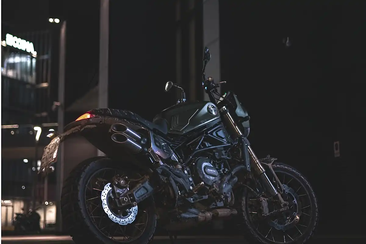 Used 2025 Benelli Leoncino 800 Trail Forest Green - Interior and Exterior details 9