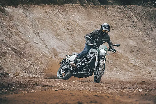 2025 Benelli Leoncino 800 Trail