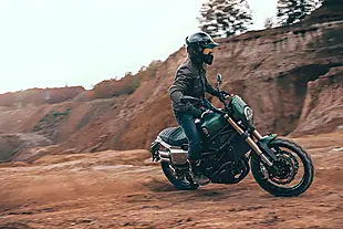Used 2025 Benelli Leoncino 800 Trail Forest Green - Interior and Exterior details 5