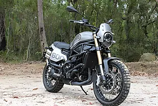 Used 2025 Benelli Leoncino 800 Trail Forest Green - Interior and Exterior details 7