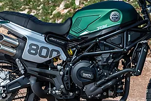 Used 2025 Benelli Leoncino 800 Trail Forest Green - Interior and Exterior details 8