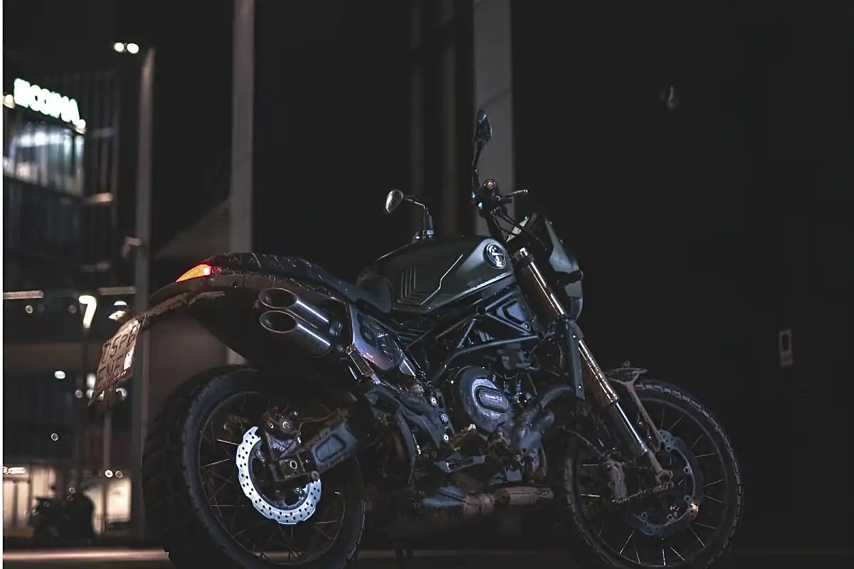 Used 2025 Benelli Leoncino 800 Trail Forest Green - Interior and Exterior details 9