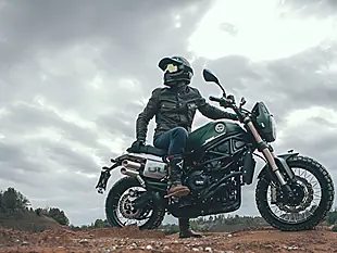 Used 2025 Benelli Leoncino 800 Trail Forest Green - Interior and Exterior details 12