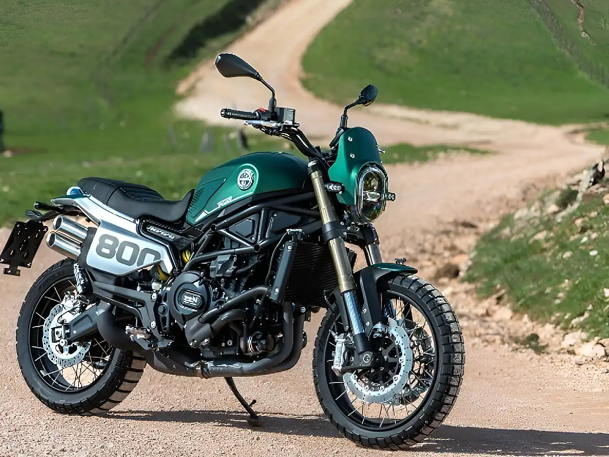 Used 2025 Benelli Leoncino 800 Trail Forest Green - Front View