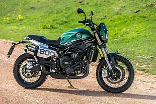 Used 2025 Benelli Leoncino 800 Trail Forest Green - Interior and Exterior details 3